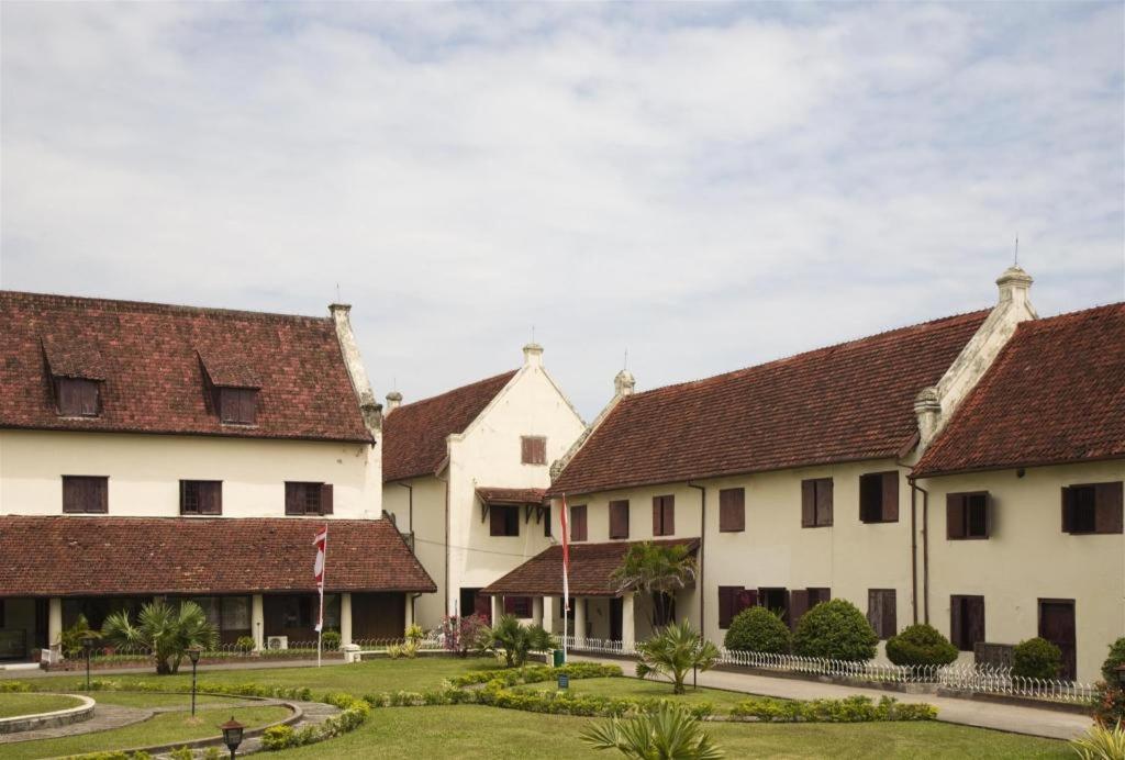 The Rinra Hotel Makassar Exterior photo