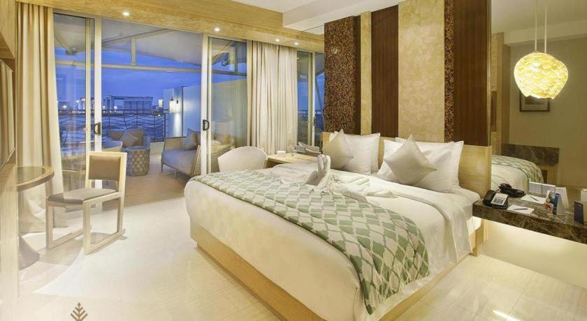 The Rinra Hotel Makassar Exterior photo