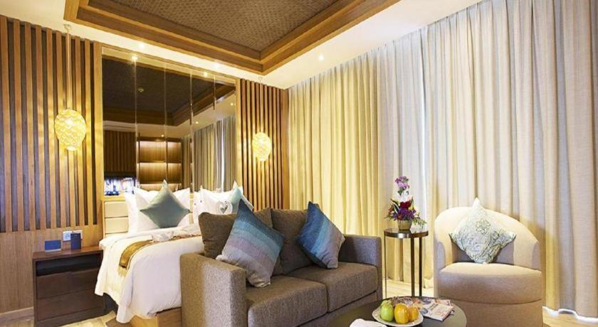 The Rinra Hotel Makassar Exterior photo