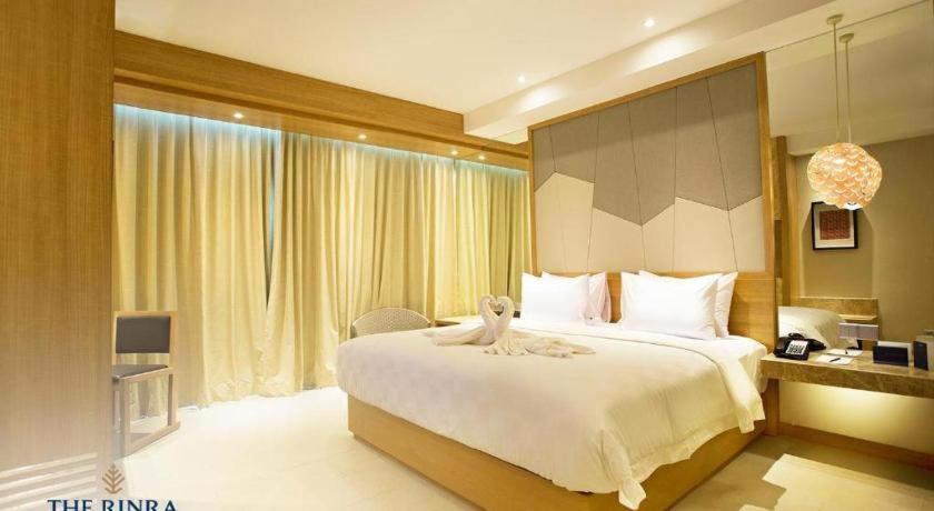 The Rinra Hotel Makassar Exterior photo